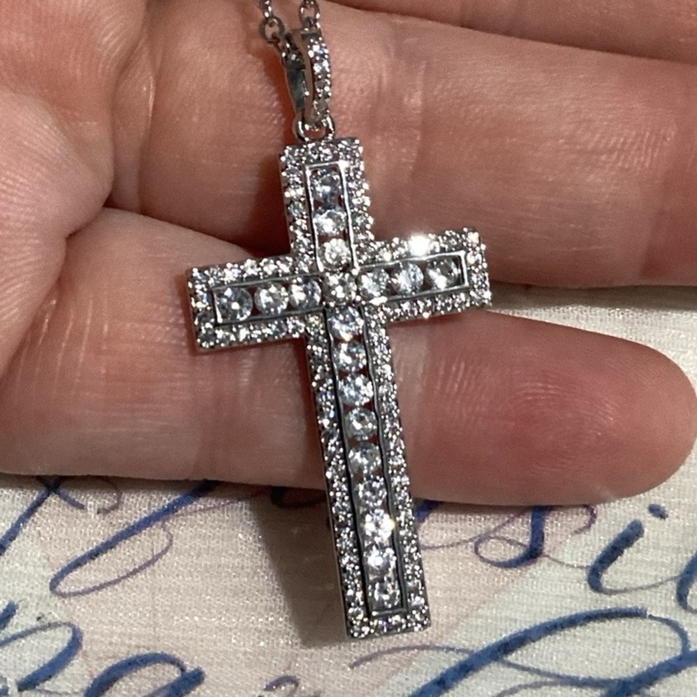 ✝️ Beautiful Sparkling Zircon Cross Pendant Necklace - Picture 2 of 16